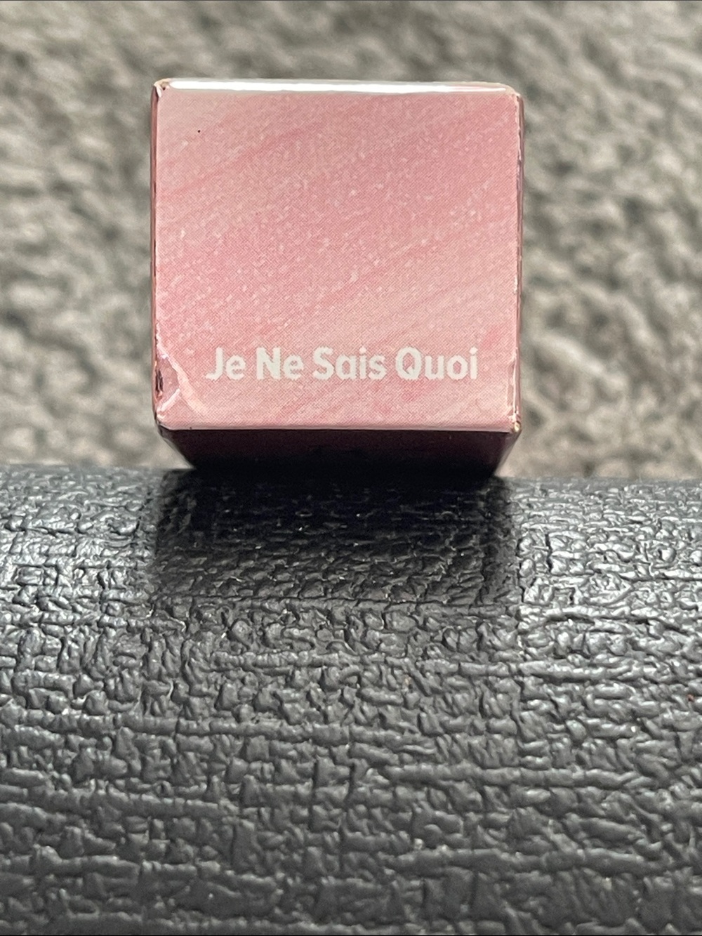 it cosmetics Vitality Lip Flush Hydrating Lipstick Balm — color JE NE SAIS QUAI - Picture 2 of 2